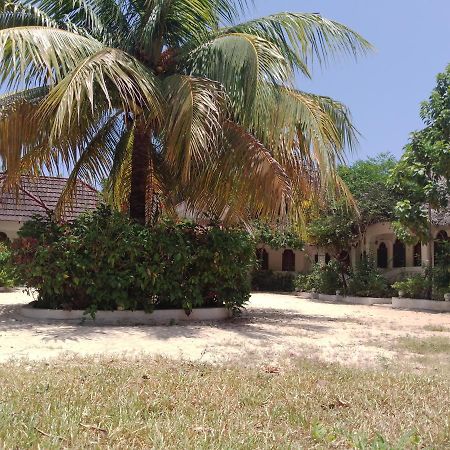 H & H Bungalows Nungwi Luaran gambar