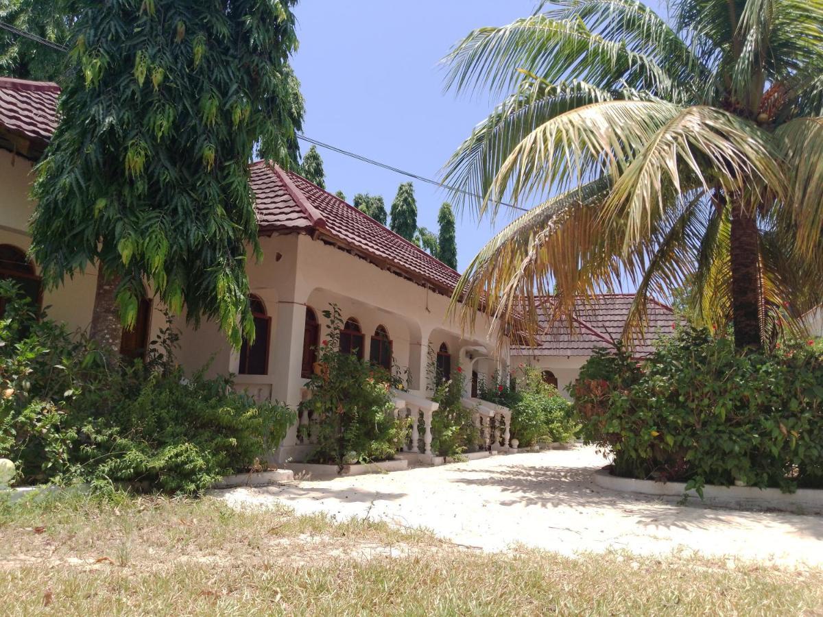 H & H Bungalows Nungwi Luaran gambar