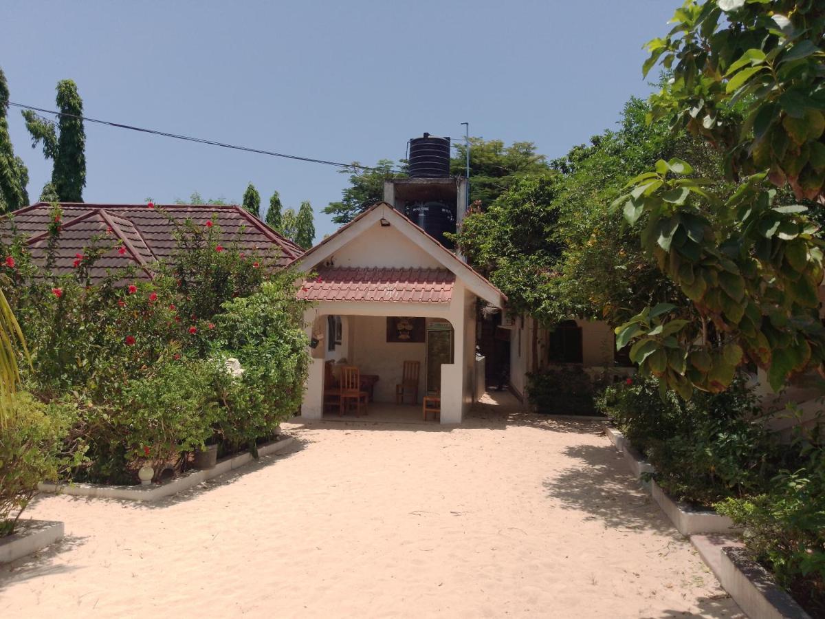 H & H Bungalows Nungwi Luaran gambar