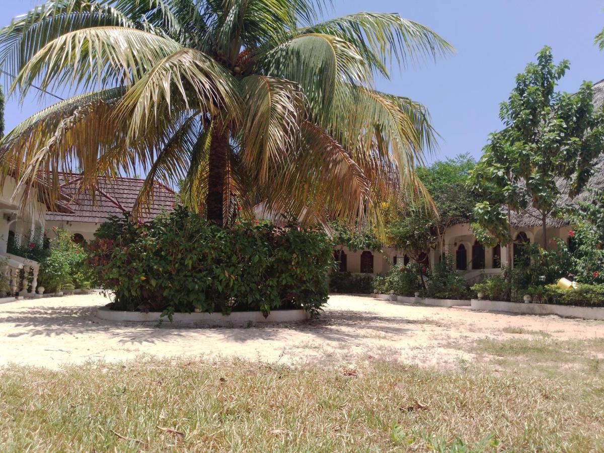 H & H Bungalows Nungwi Luaran gambar
