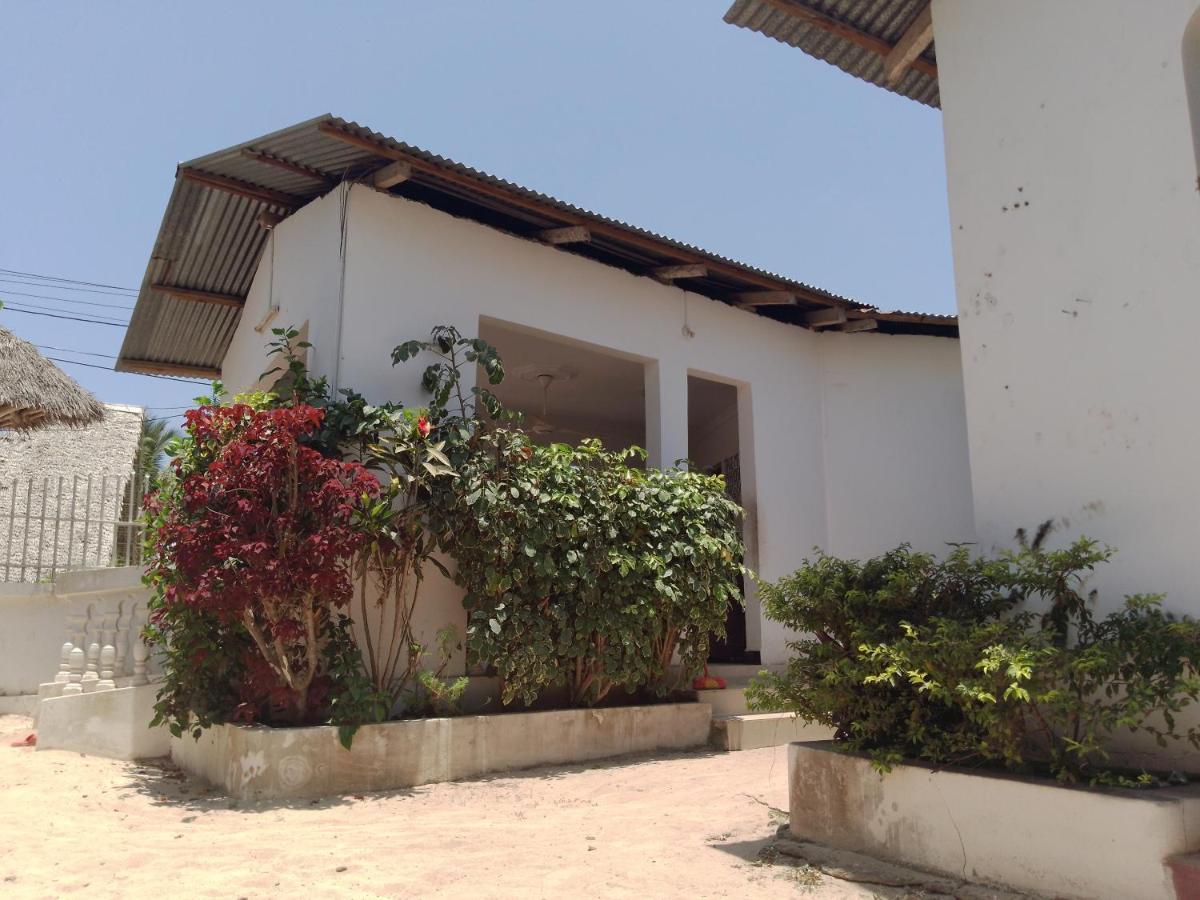 H & H Bungalows Nungwi Luaran gambar