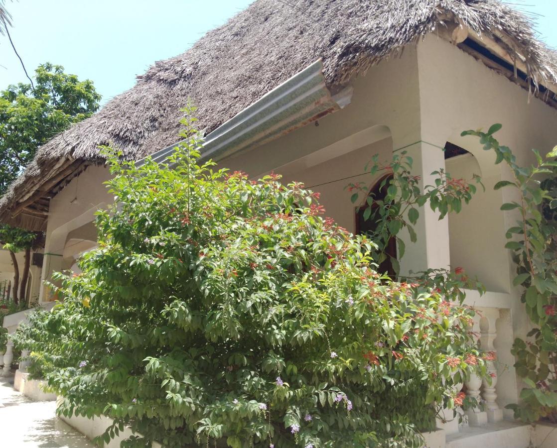 H & H Bungalows Nungwi Luaran gambar