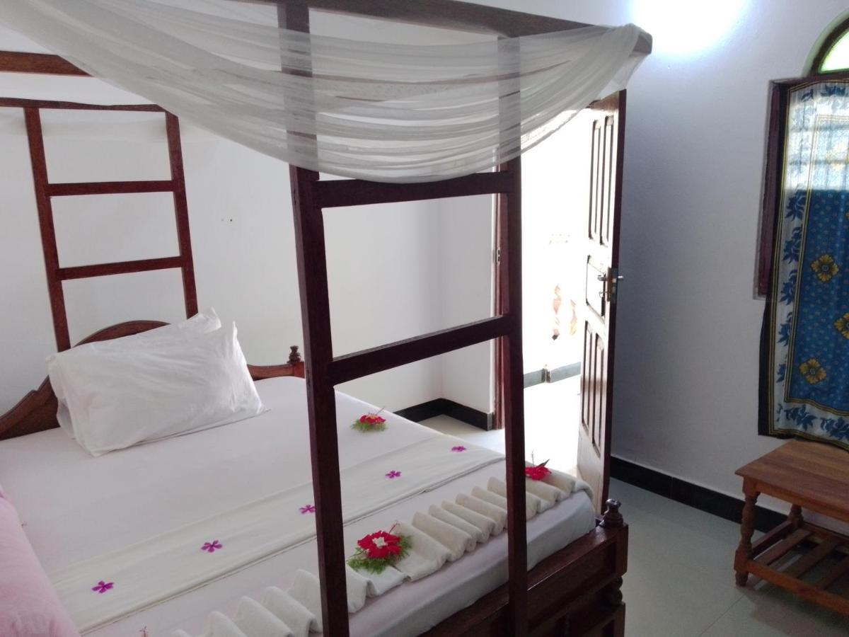 H & H Bungalows Nungwi Luaran gambar