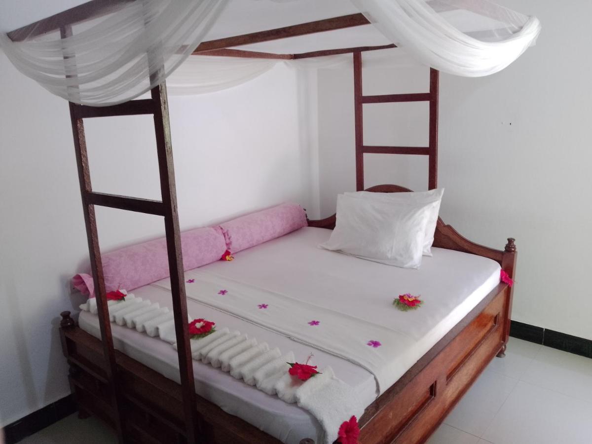 H & H Bungalows Nungwi Luaran gambar