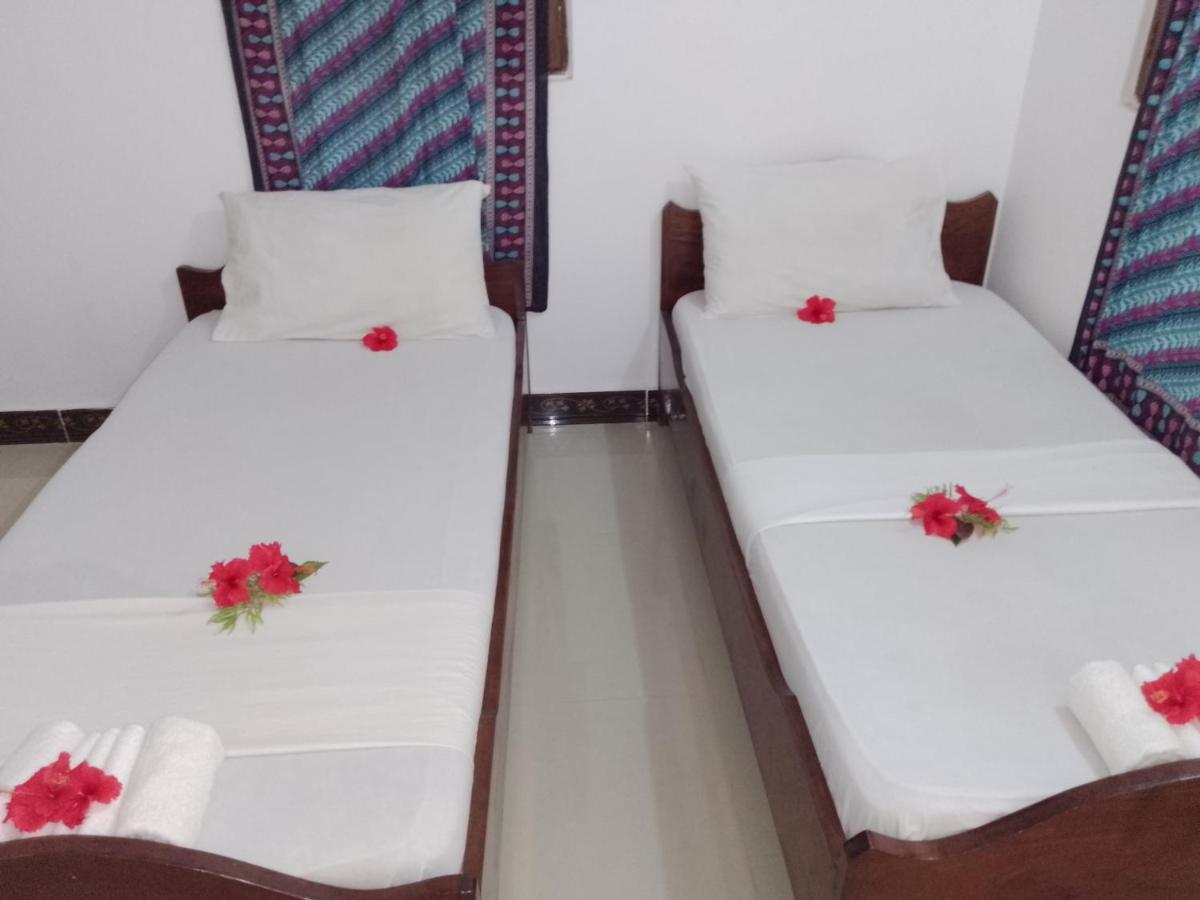 H & H Bungalows Nungwi Luaran gambar