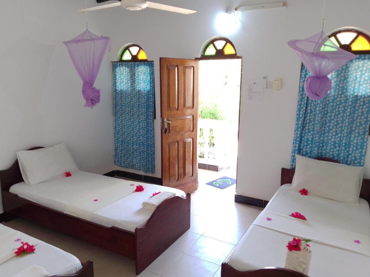 H & H Bungalows Nungwi Luaran gambar