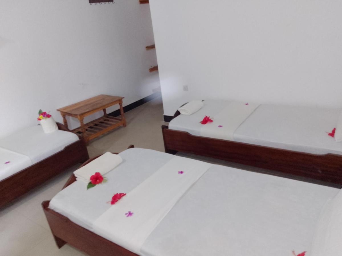 H & H Bungalows Nungwi Luaran gambar