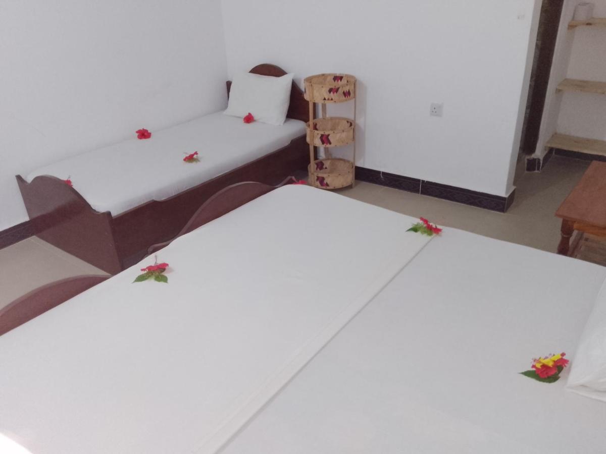 H & H Bungalows Nungwi Luaran gambar